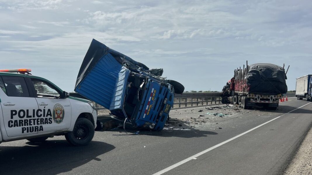 Choque entre tráiler y camión deja tres personas heridas en la vía Piura-Chiclayo. Foto: Difusión.