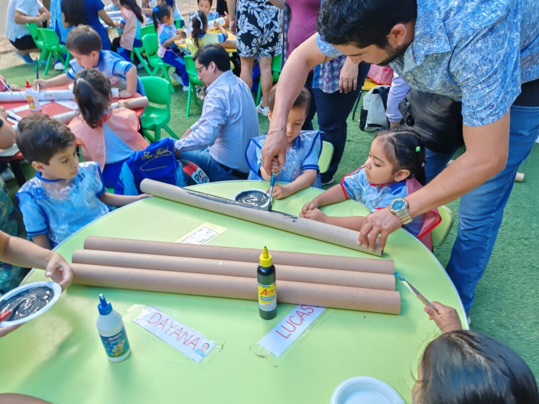 Niños del colegio San Gabriel promueven el reciclaje con creatividad y conciencia ambiental. Foto: Difusión.