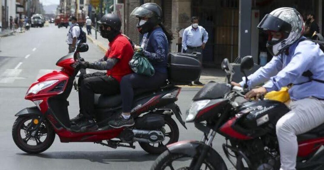 Gobierno prohíbe el tránsito de dos personas en motocicleta a partir de este jueves 17 de abril. Foto: Difusión.