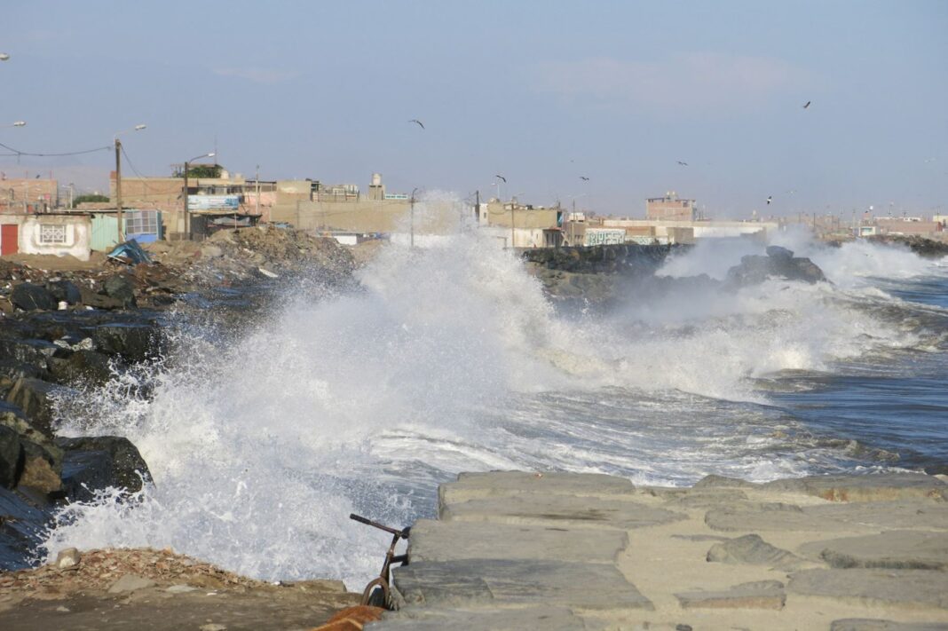 ¡Alerta en la Costa! Oleajes anómalos de hasta triple altura se prevé en el litoral peruano. Foto: Difusión.