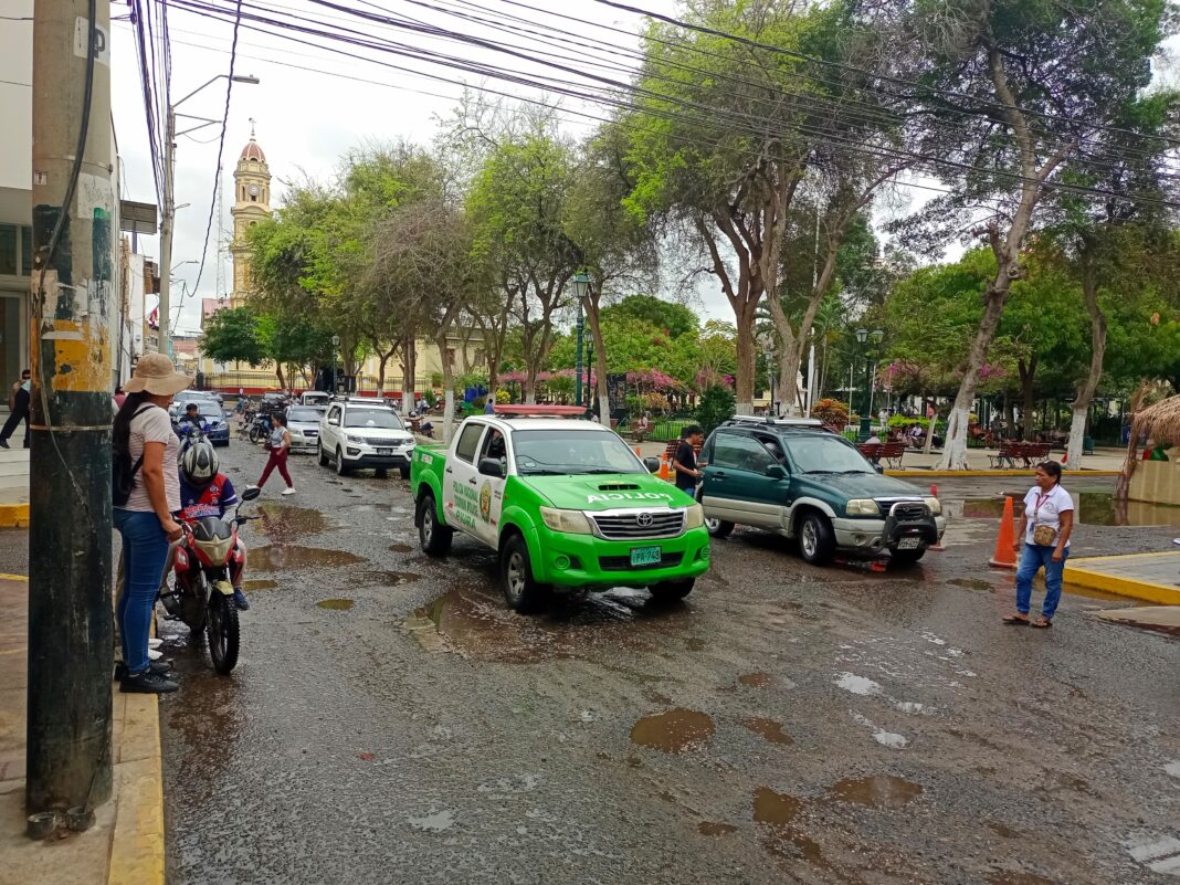 Fiscalía realiza nueva diligencia en pistas del centro de Piura por presuntas irregularidades. Foto: Reporteros 365.