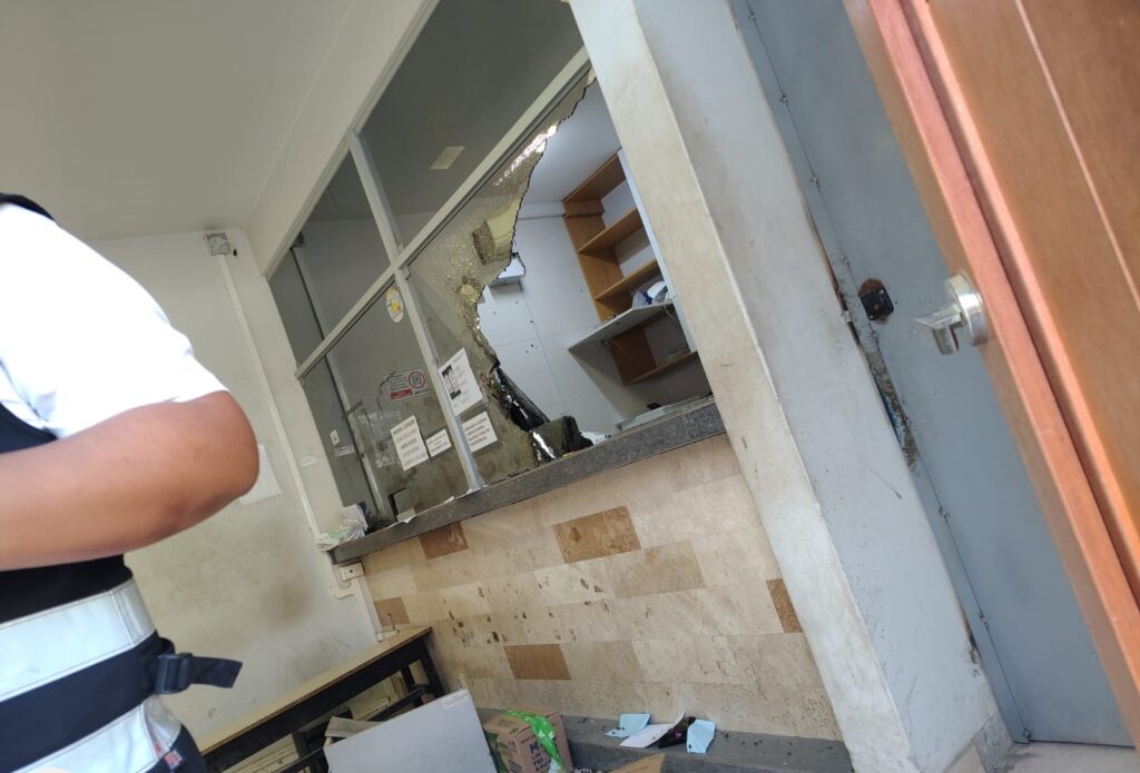 Piura: roban 100 mil soles de empresa Álvarez Bolh tras abrir forado en pared posterior. Foto: Difusión.