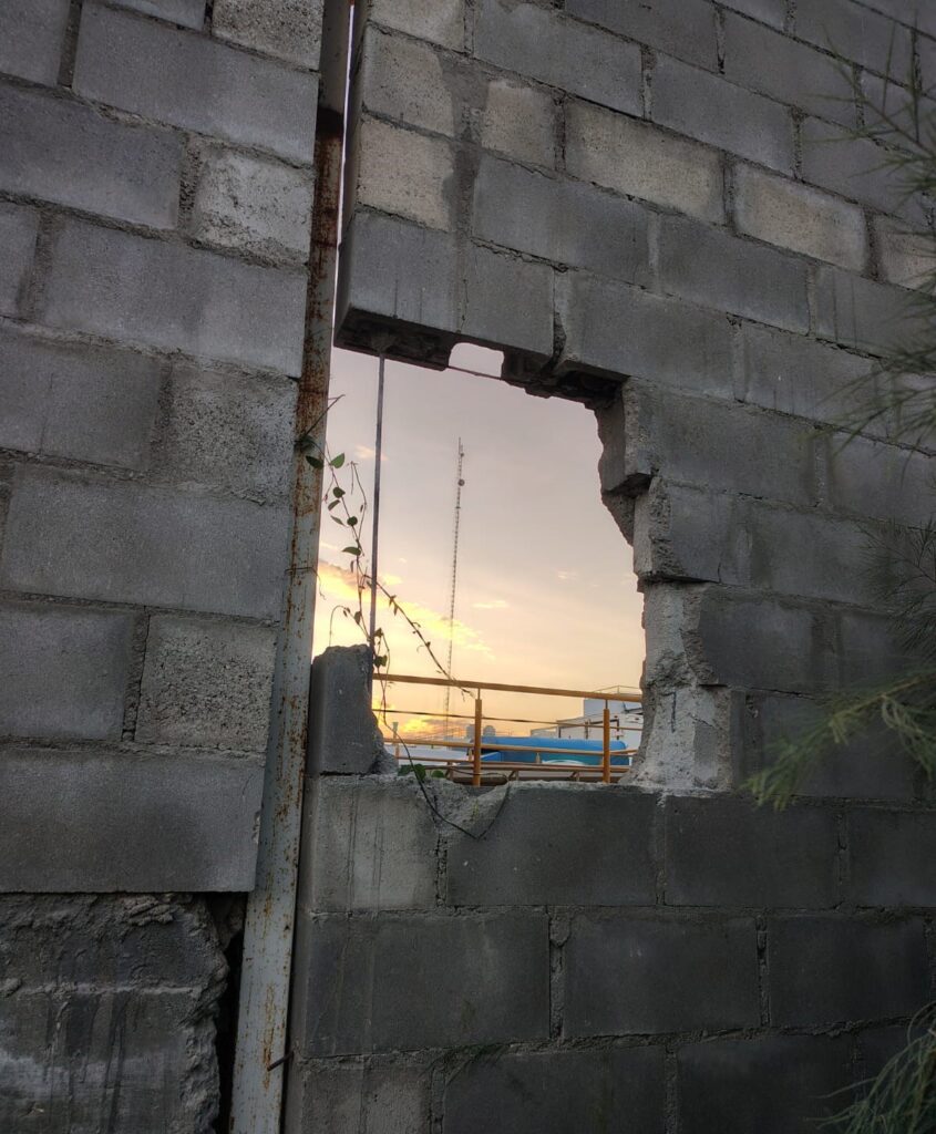 Piura: roban 100 mil soles de empresa Álvarez Bolh tras abrir forado en pared posterior. Foto: Difusión.