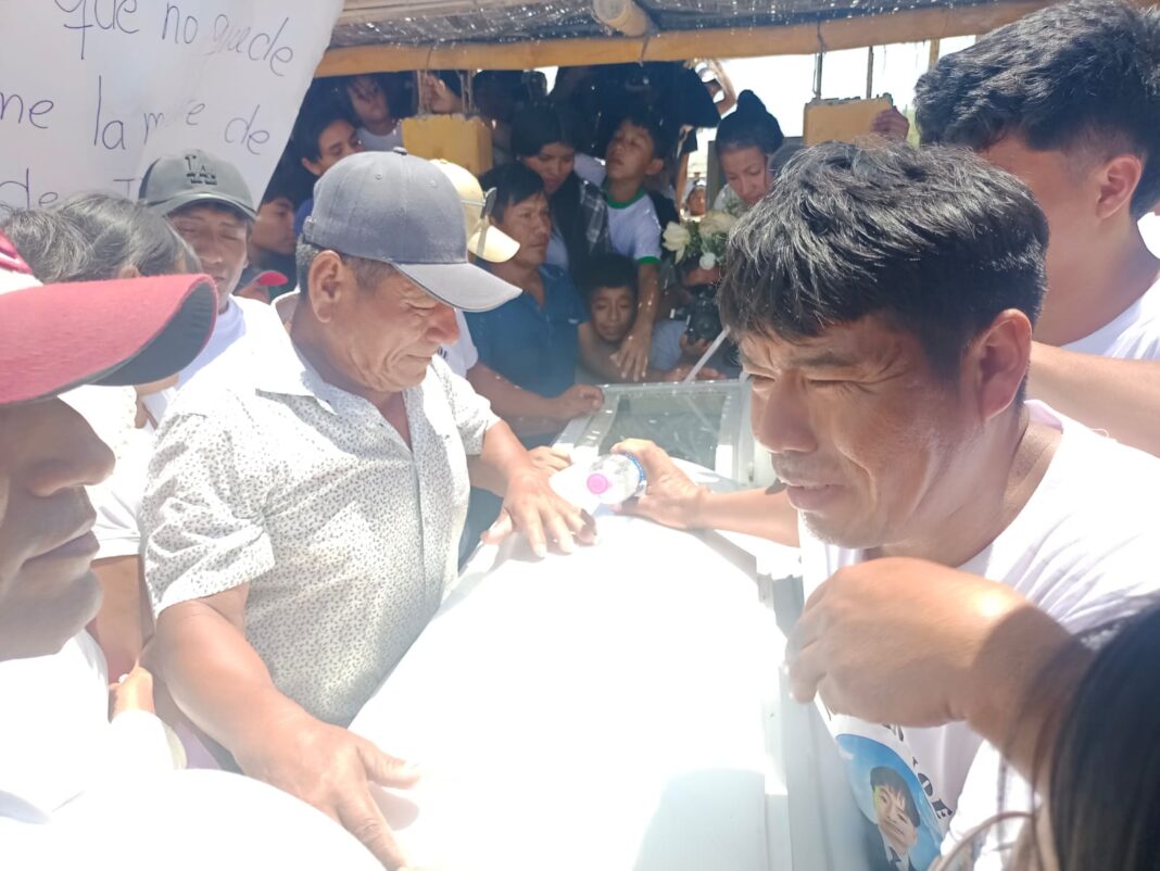 “Siempre estarás en nuestros corazones”: familiares despiden a menor Jordan Cobeñas en La Unión. Foto: Reporteros 365.