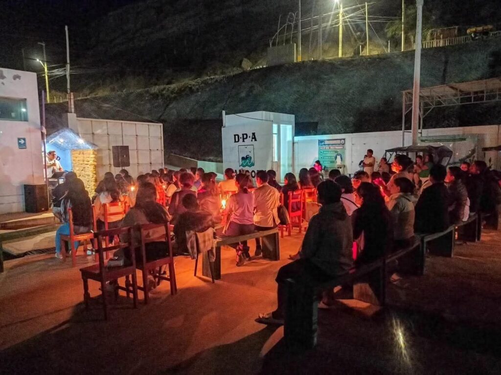 Angustia en Máncora: familiares luchan contra el tiempo para hallar a los cinco pescadores desaparecidos en altamar. Foto: Internet.