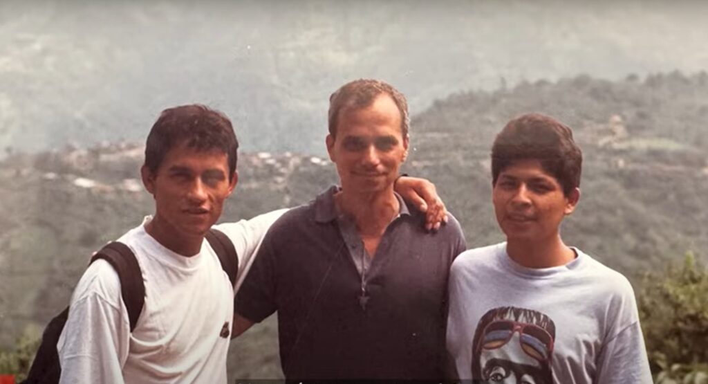 El Vaticano presenta León de Perú, un documental que revela el lado más humano y misionero del papa León XIV durante sus casi 40 años de labor pastoral en nuestro país.