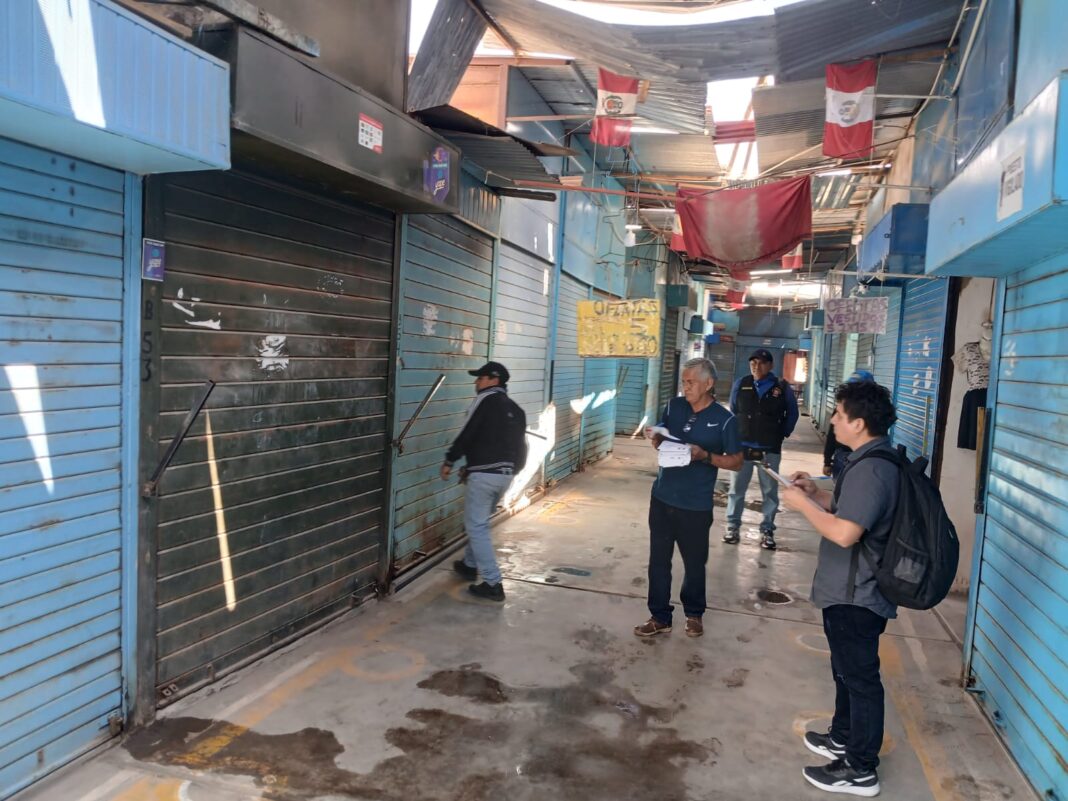 Notifican a 500 titulares de puestos cerrados en el mercado San Miguel. Foto: Difusión.