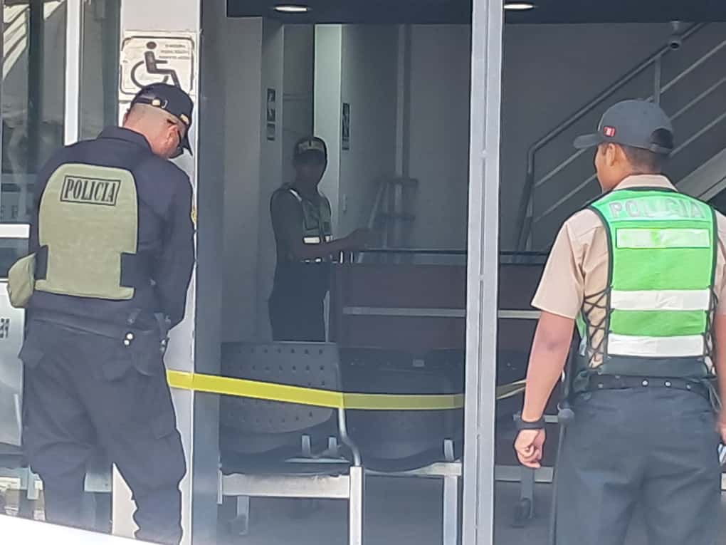 “Marcas” balean a joven y roban 30 mil soles en el interior de notaría Quinde Rázuri en el centro de Piura. Foto: Reporteros 365. 