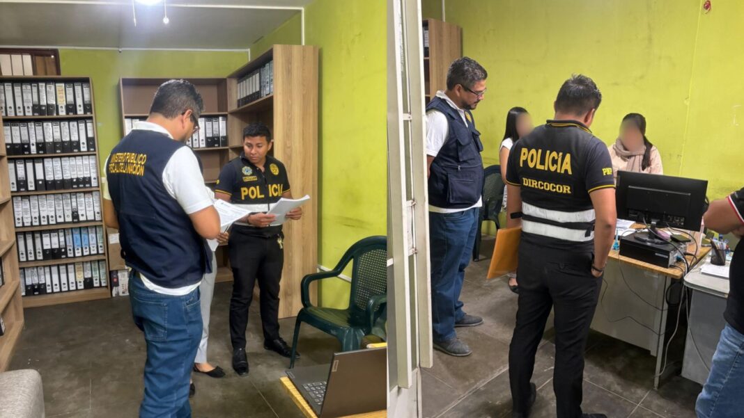 Fiscalía anticorrupción incauta documentos en la Municipalidad de Bernal por presunta colusión en obra de electrificación. Foto: Difusión.