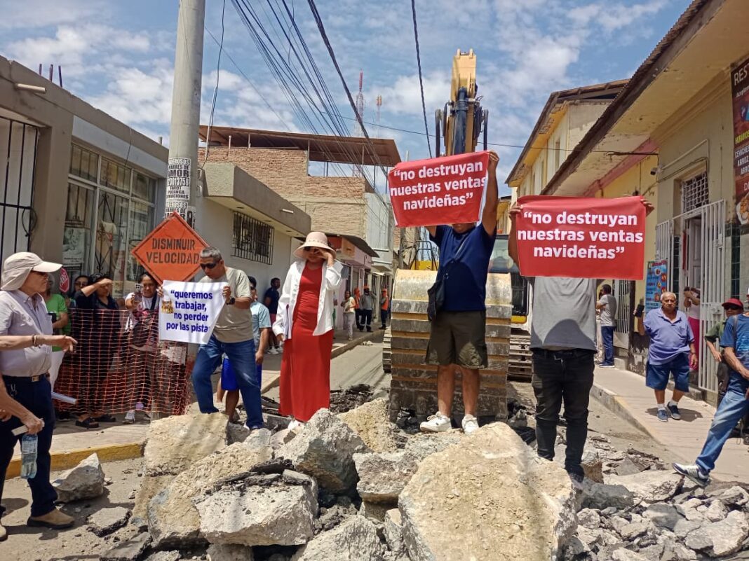 Comerciantes del centro de Piura alertan caída del 50% en ventas por obra de pistas. Foto: Reporteros 365.
