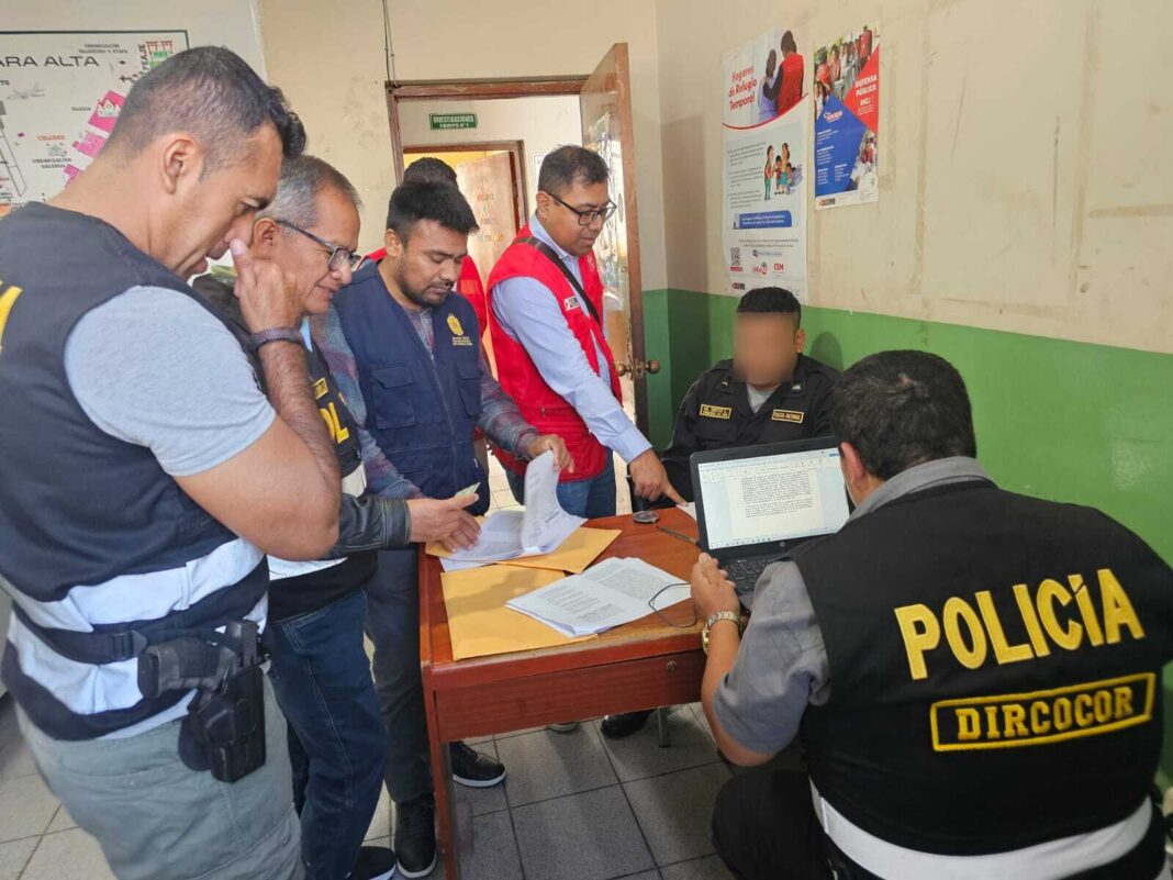 Fiscalía allana viviendas y captura a policías implicados en cobro de presunta coima en la comisaría de Tambogrande. Foto: Difusión.