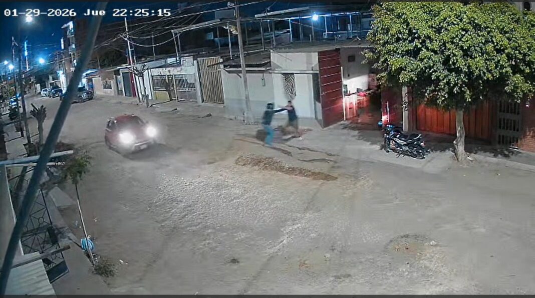 Piura: soldado del Ejército resulta herido tras violento asalto en la Urb. Santa Ana. Foto: Captura de video.