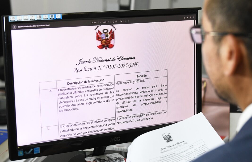 Difundir encuestas fuera del plazo electoral podría costar hasta S/ 550 mil en multas. Foto: Difusión.