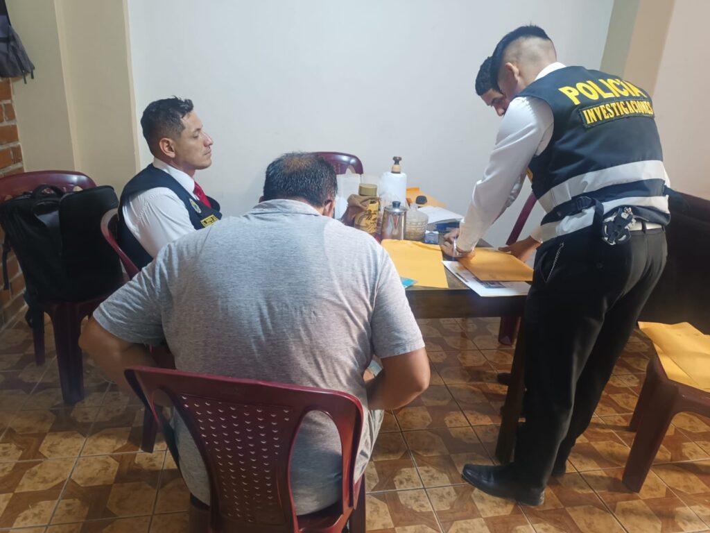La Fiscalía ejecutó allanamientos simultáneos en Piura y Lima por presuntos delitos de organización criminal, lavado de activos y corrupción; se incautaron bienes y documentación clave para la investigación.