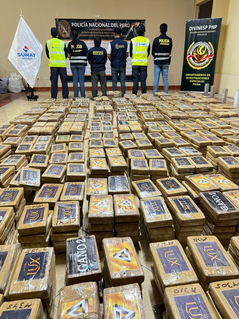 Incautan más de 2.4 toneladas de cocaína en embarcación intervenida frente al litoral norte. Foto: Difusión. 