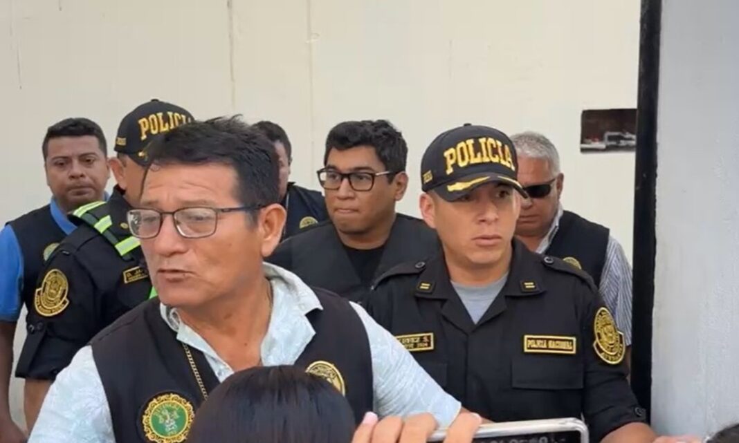 “Extraño a mi hijo, lo amo”: las palabras de William Seminario antes de ingresar al penal de Piura. Foto: Captura Facebook.