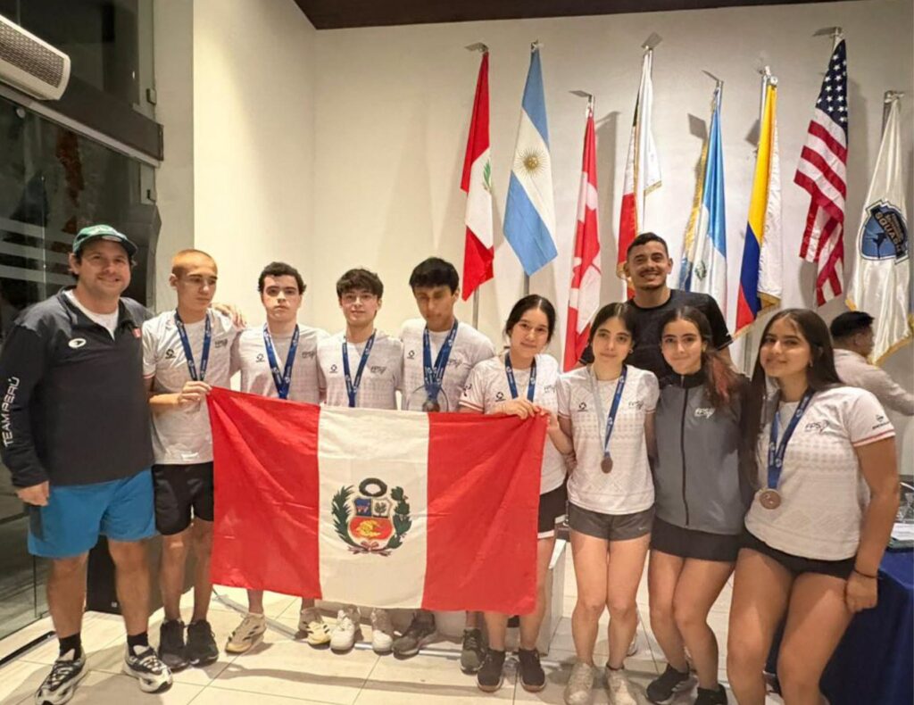 Micaela y Valentina Ponce, fundadoras de Wayra Squash sin Fronteras, dejaron el corazón en la cancha y pusieron en alto al Perú en el Panamericano U19 de El Salvador
