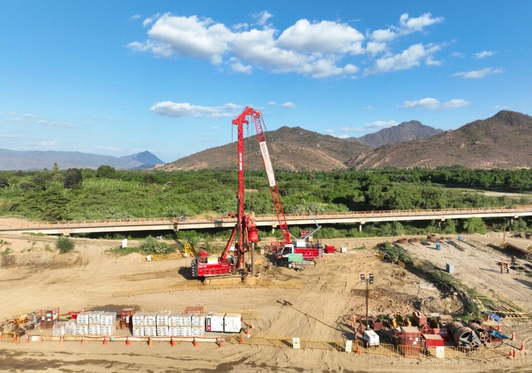 Puente Carrasquillo tendrá 318 pilotes de hasta 40 metros de profundidad para resistir crecidas del río Piura. Foto: Difusión.