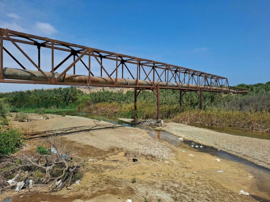 Más de 123 mil habitantes podrían quedarse sin agua por fallas en línea de conducción en Talara. Foto: Difusión.