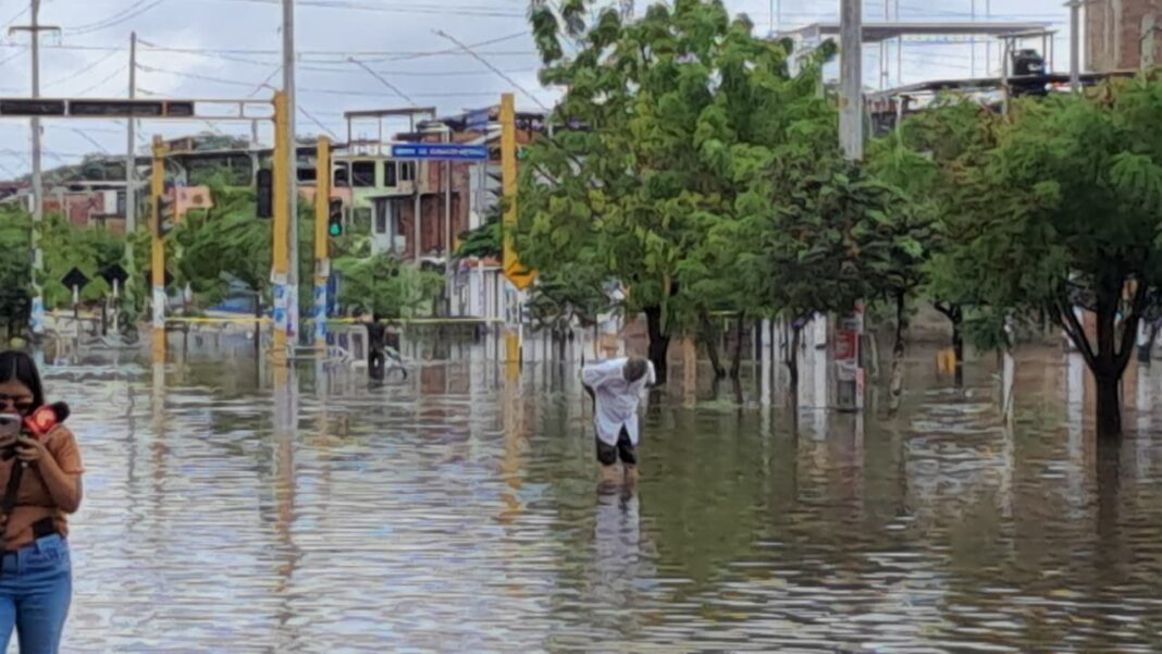 Lluvias intensas que afectan a Ecuador podrían replicarse en Piura, advierte el Senamhi. Foto: Reporteros 365.